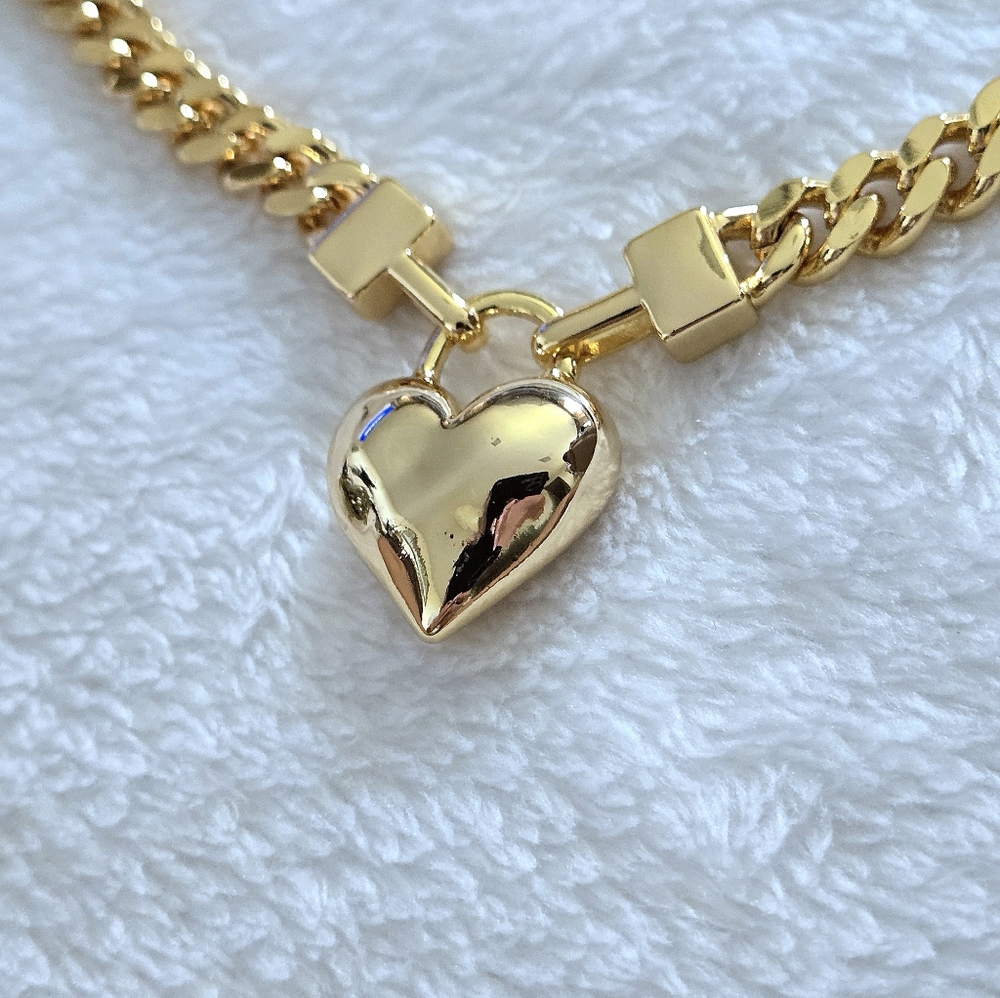 Eye👁 Candy🍬 Gold💛 Flat Cuban🇨🇺 Link Chain⛓️ With Heart♥️ Pendant - NWT - Picture 5 of 16
